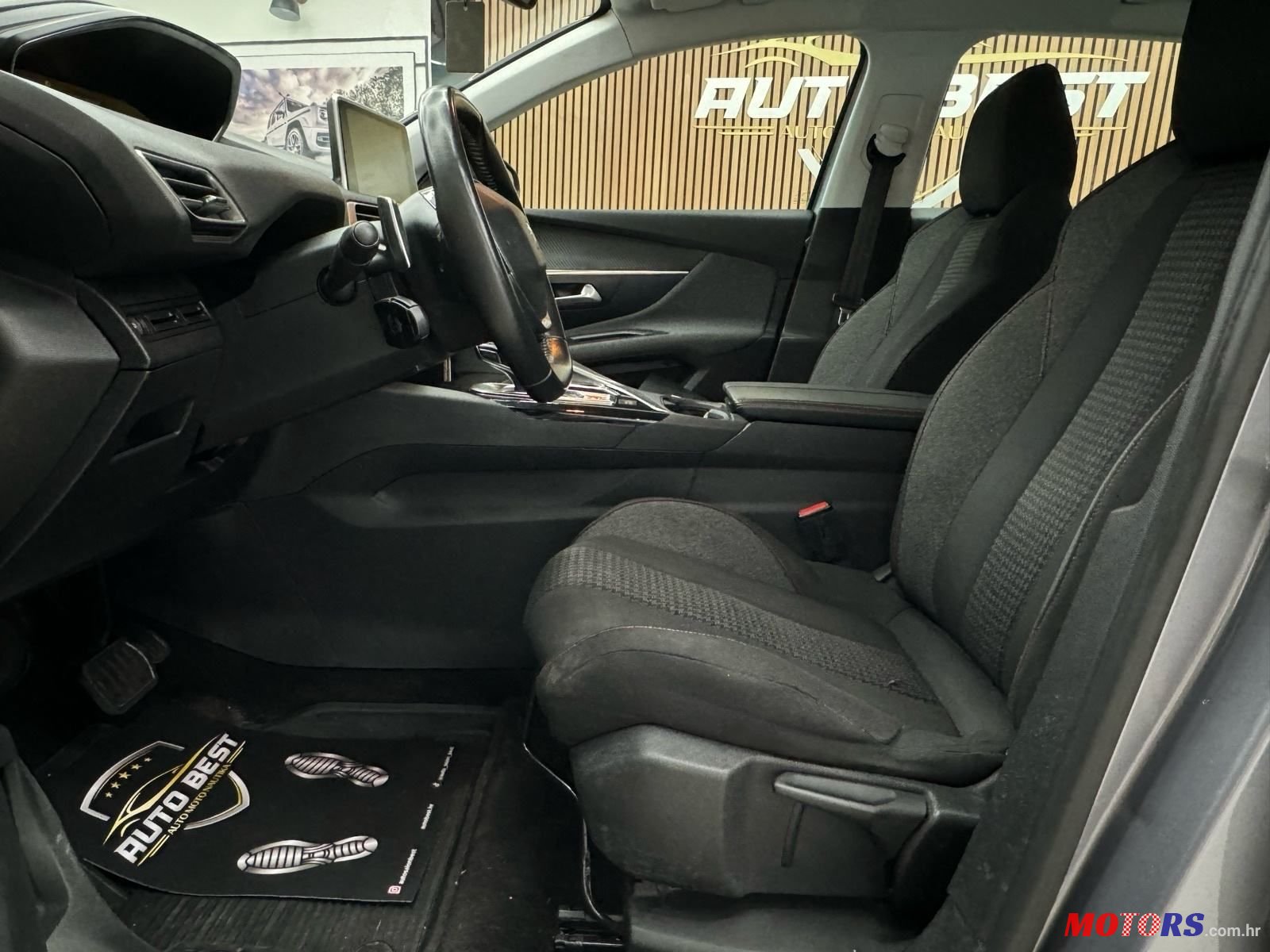 2020' Peugeot 3008 1,5 Bluehdi photo #5