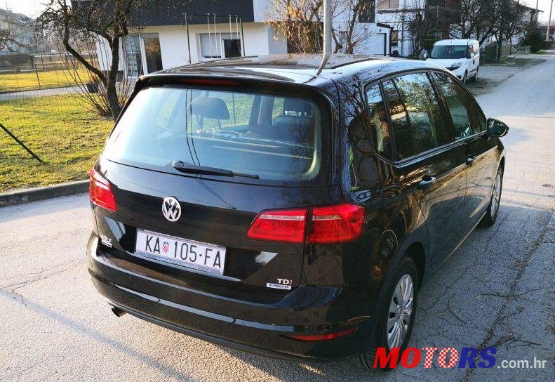 2015' Volkswagen Golf Sportsvan photo #1