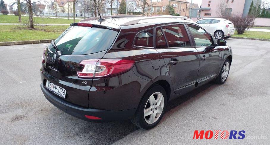 2014' Renault Megane Grandtour photo #2