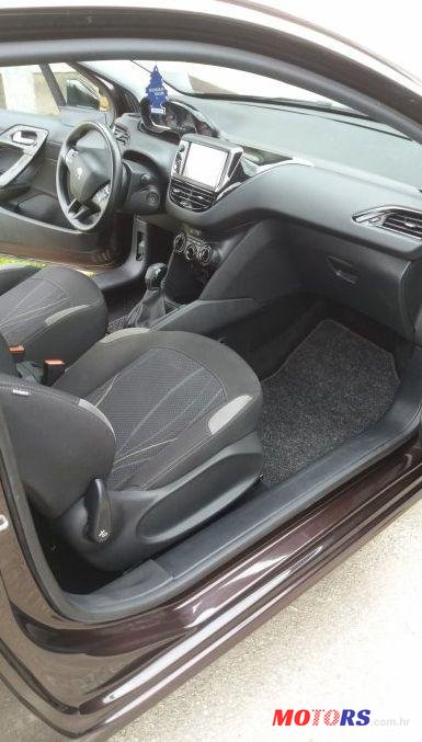 2012' Peugeot 208 1,2 Vti photo #2