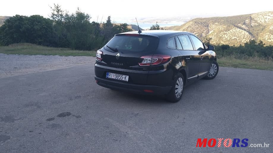 2011' Renault Megane Grandtour photo #6