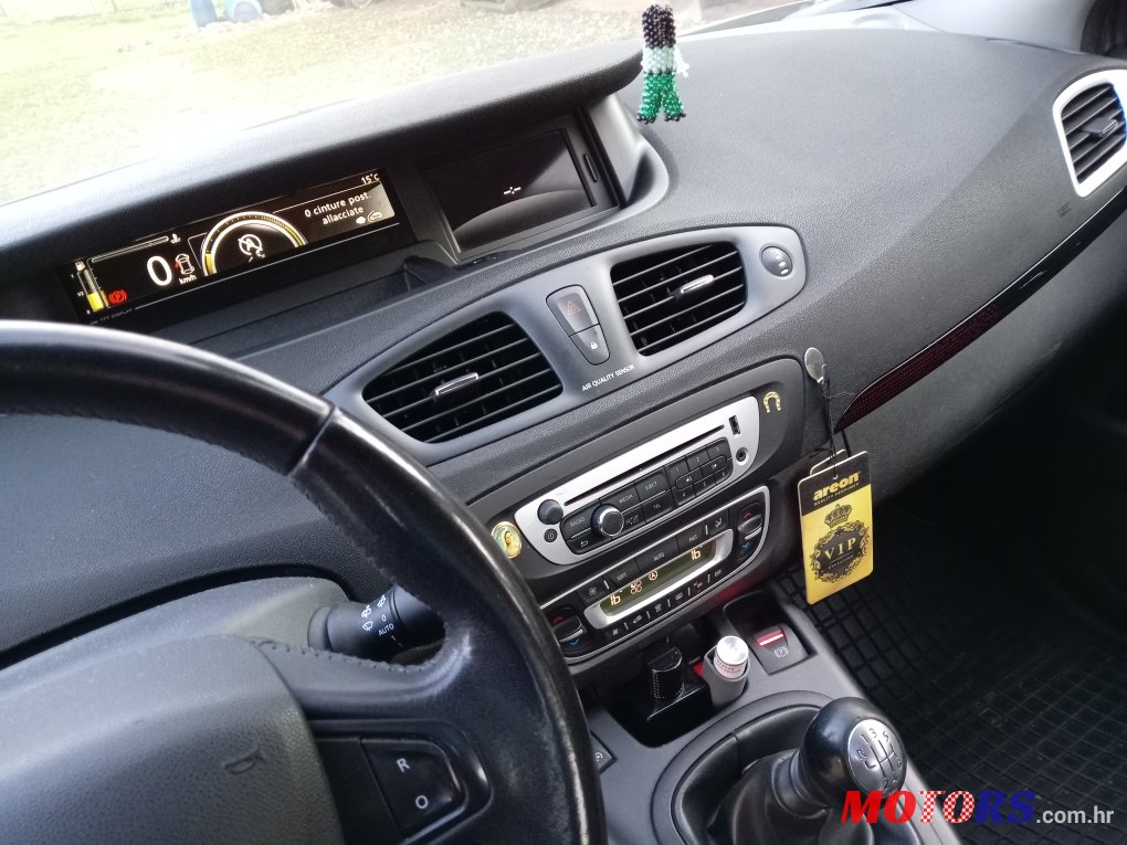 2013' Renault Scenic photo #3