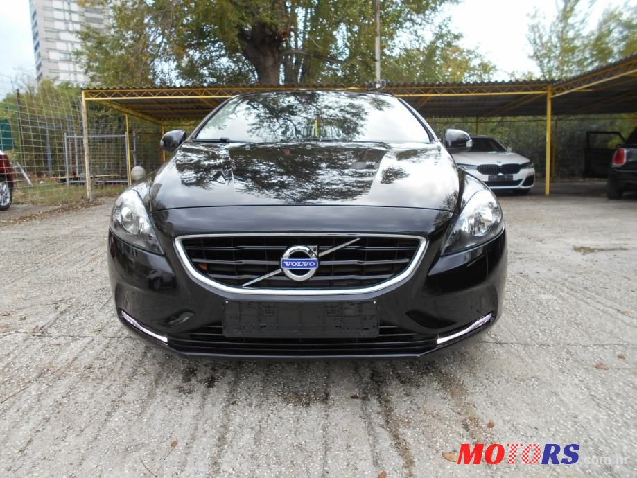 2015' Volvo V40 D2 Sport photo #2