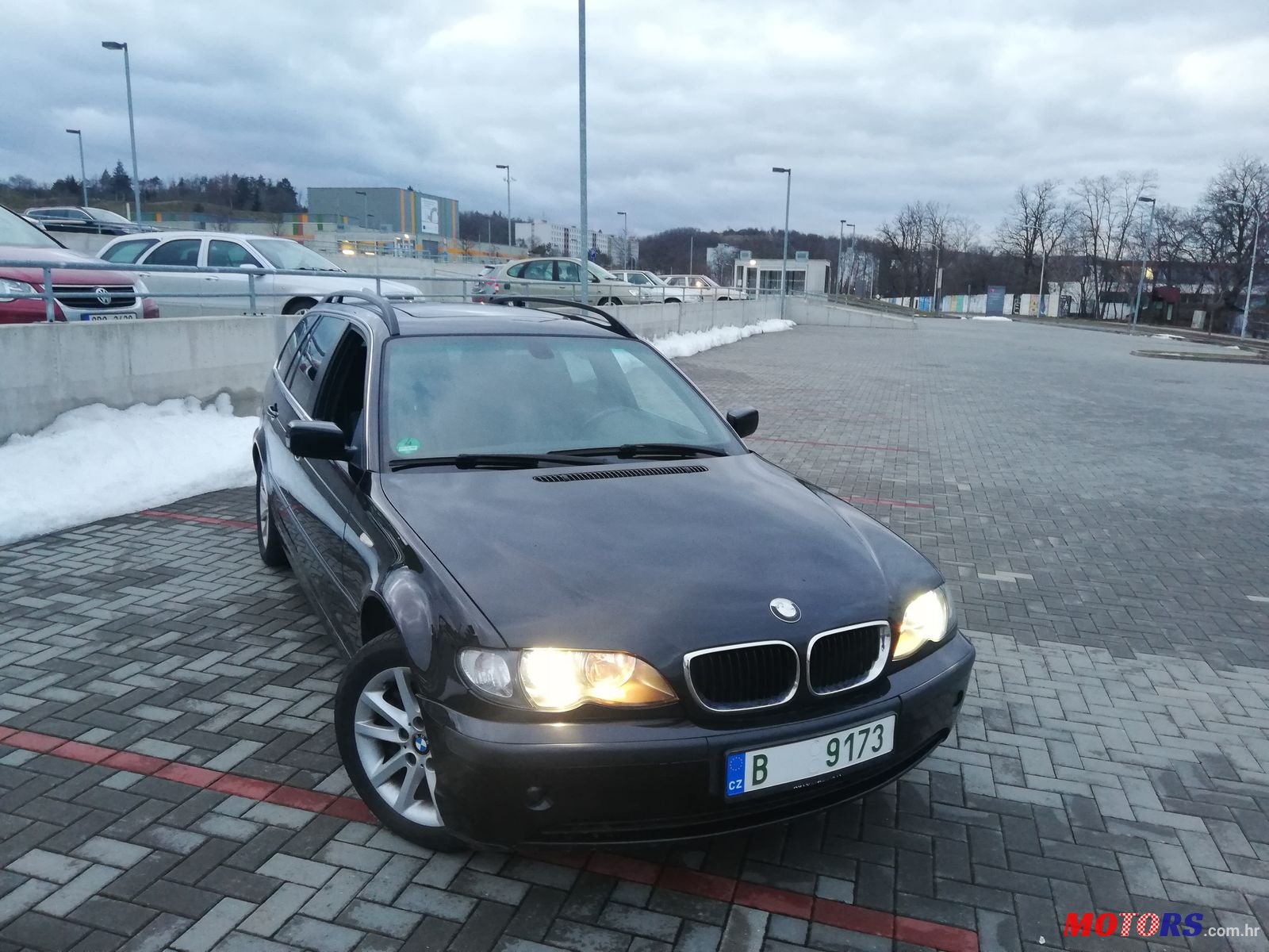 2003' BMW 320 320i Touring photo #1