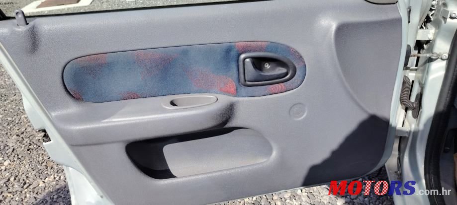 2002' Renault Thalia 1,4 16V photo #6