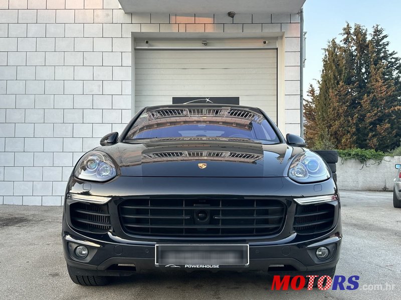 2016' Porsche Cayenne Diesel Tiptronic photo #3