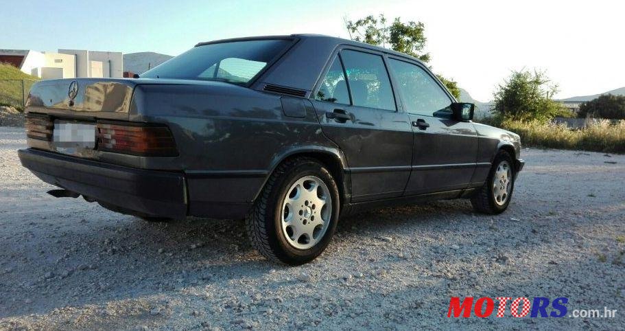 1986' Mercedes-Benz 190 200D photo #2