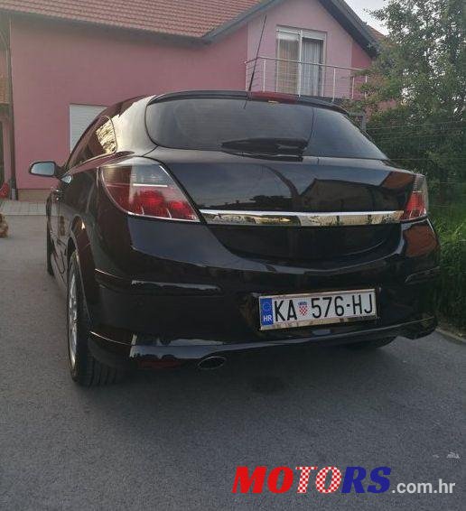 2005' Opel Astra Coupe photo #2