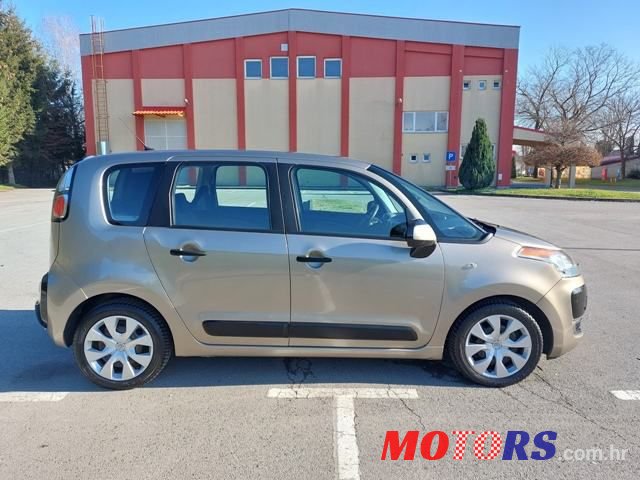 2010' Citroen C3 Picasso photo #6