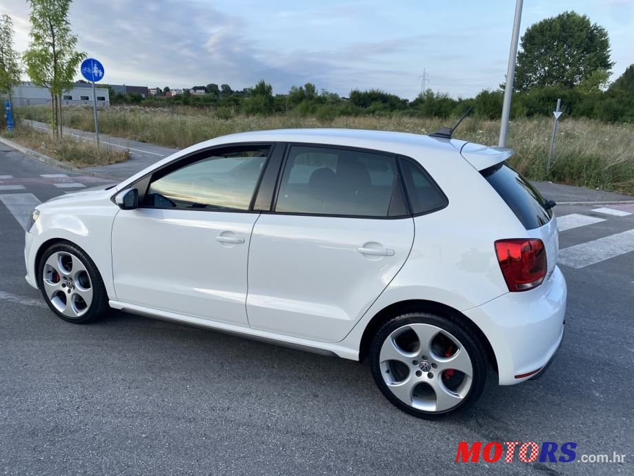 2011' Volkswagen Polo photo #6