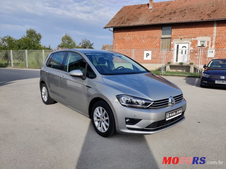 2015' Volkswagen Golf photo #3