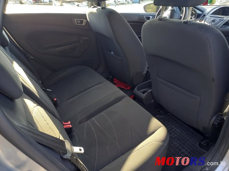 2013' Ford Fiesta photo #7