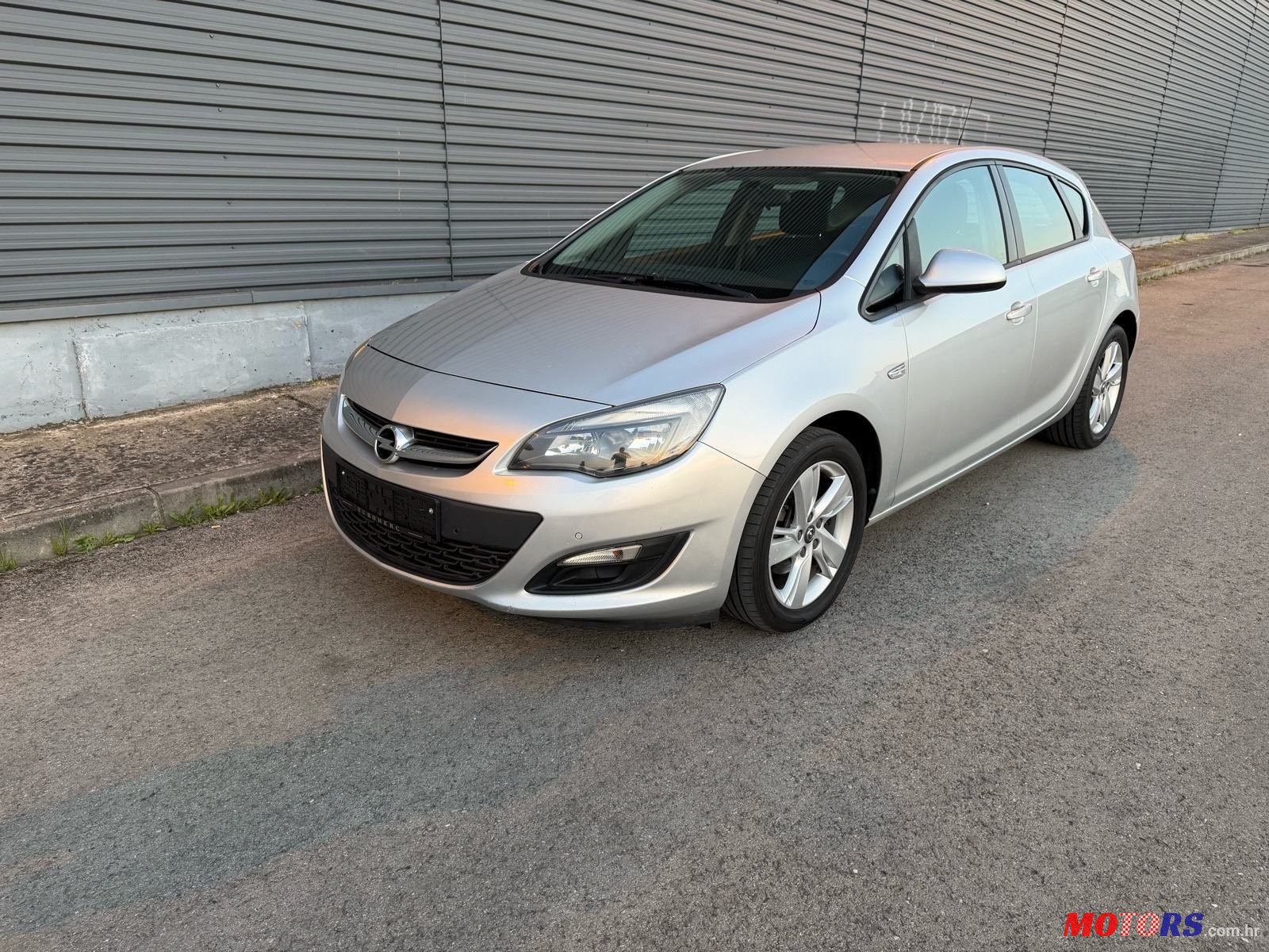 2013' Opel Astra 1,7 Cdti Classic photo #2
