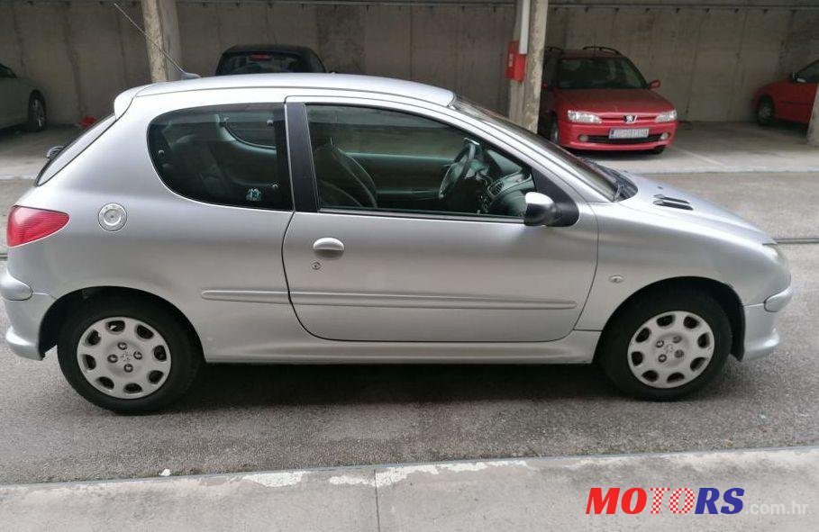 2006' Peugeot 206 206 1,4 16V photo #1