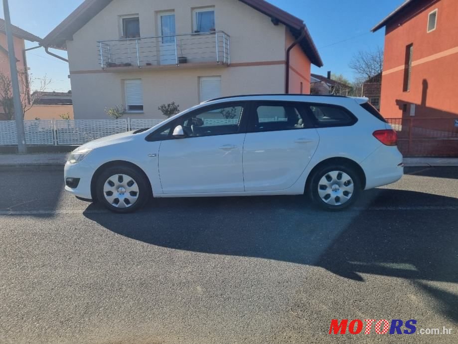 2015' Opel Astra Karavan photo #5