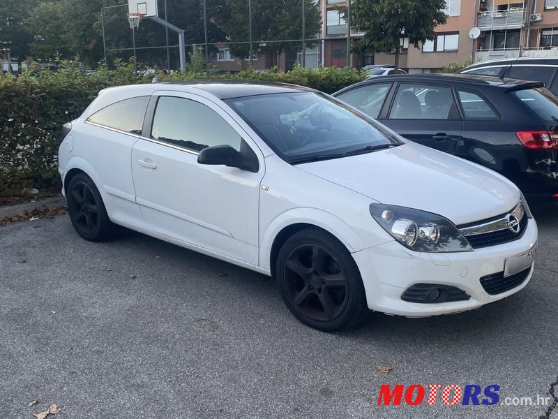 2006' Opel Astra Coupe 1.9 Gtc photo #3