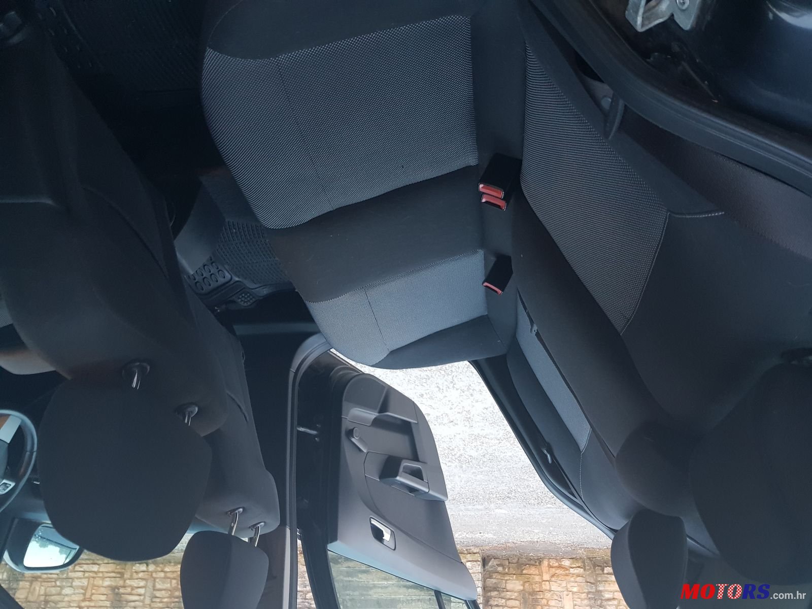 2010' Opel Astra photo #6