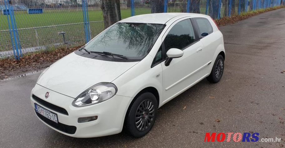 2014' Fiat Grande Punto 1.3 Multijet photo #1