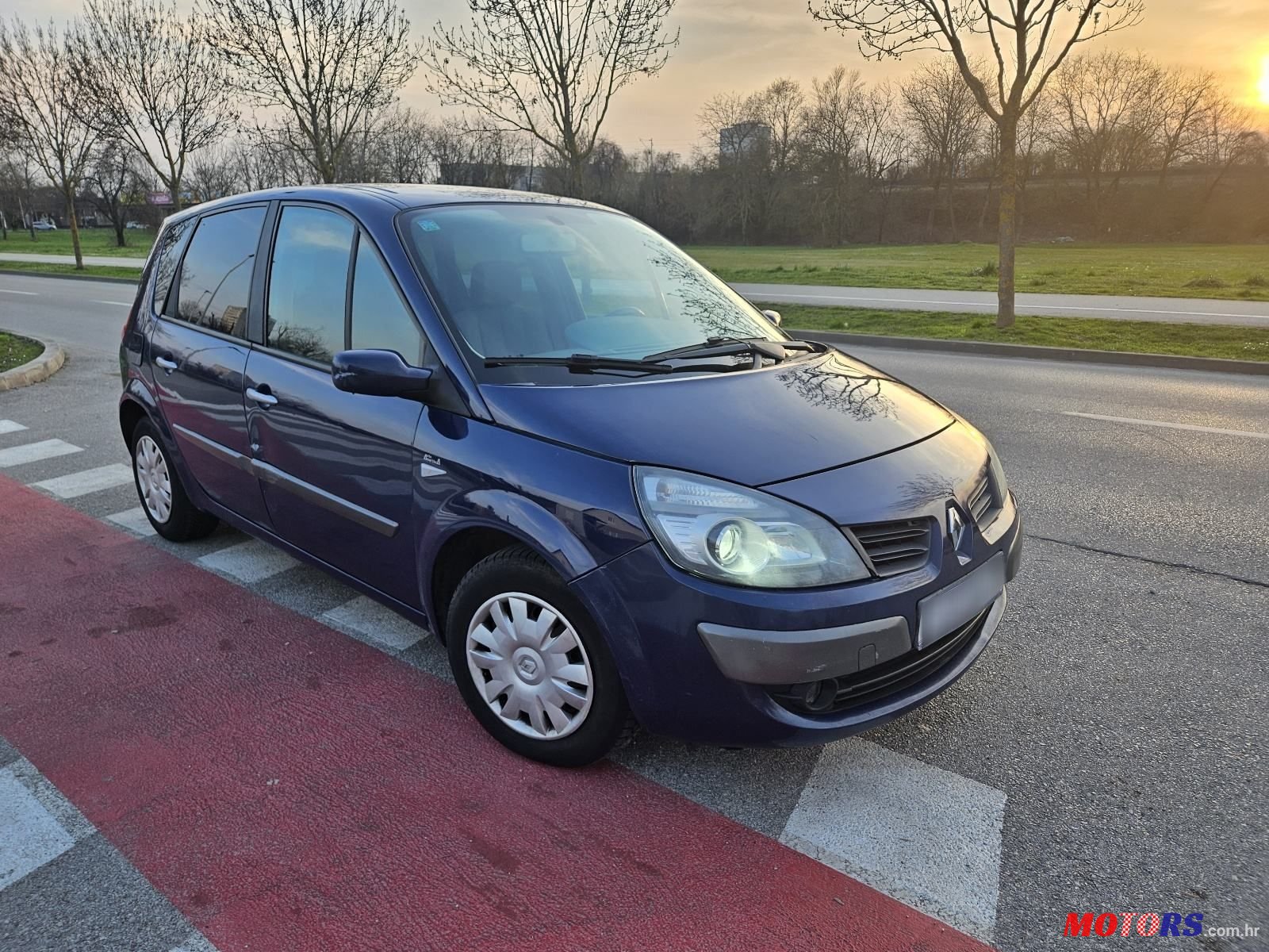 2008' Renault Megane Scenic 1.5 Dci photo #1