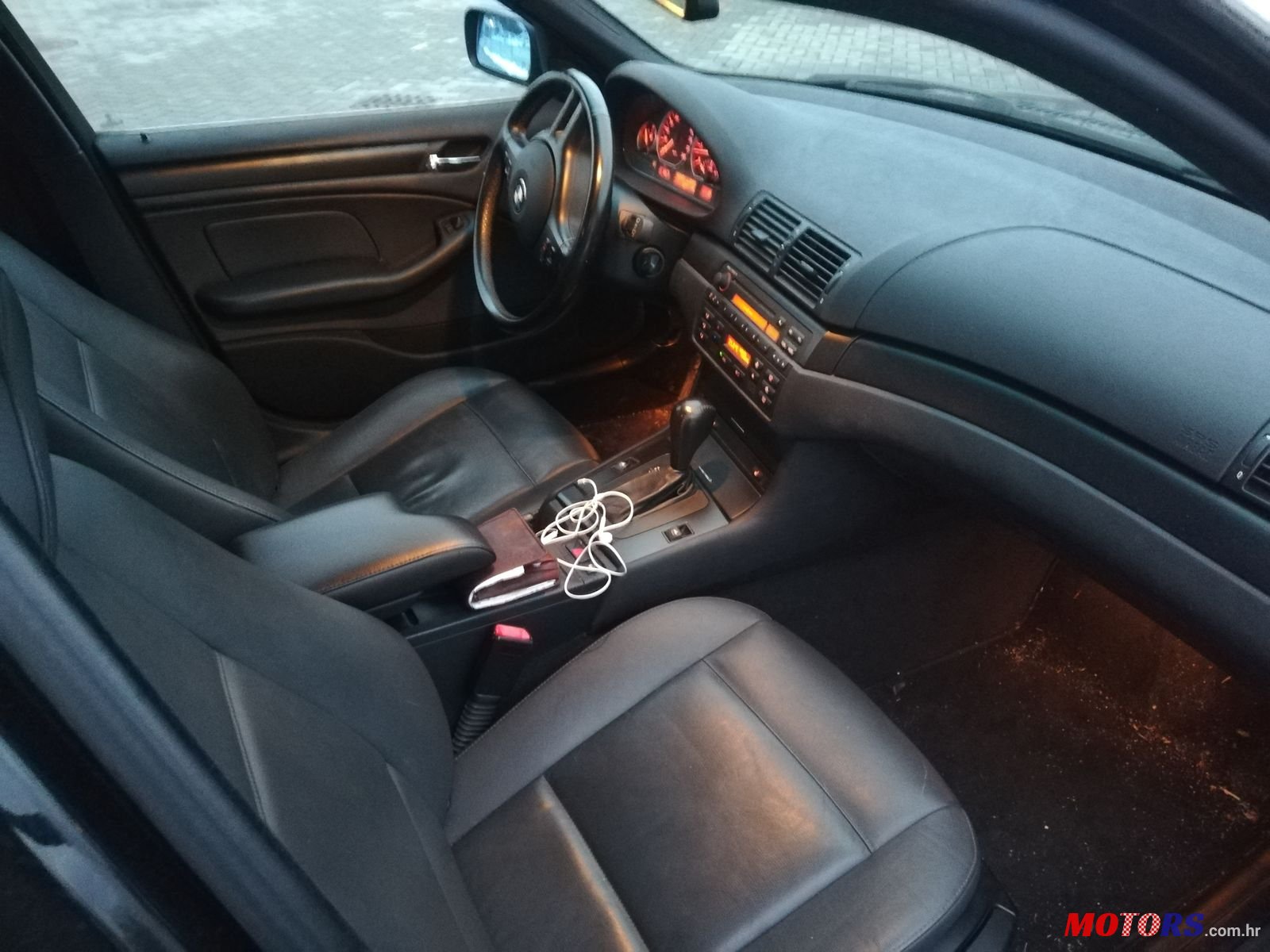 2003' BMW 320 320i Touring photo #7