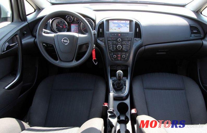 2013' Opel Astra 1.7 Cdti photo #2