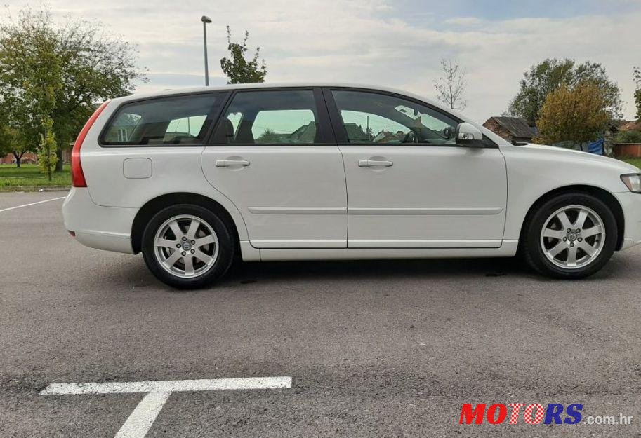 2011' Volvo V50 D2 photo #1