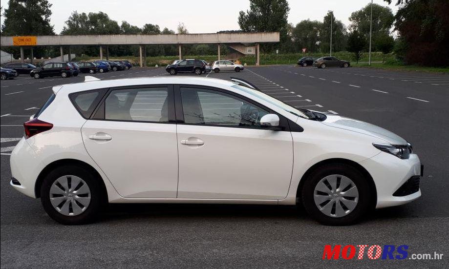 2016' Toyota Auris 1,33 photo #1