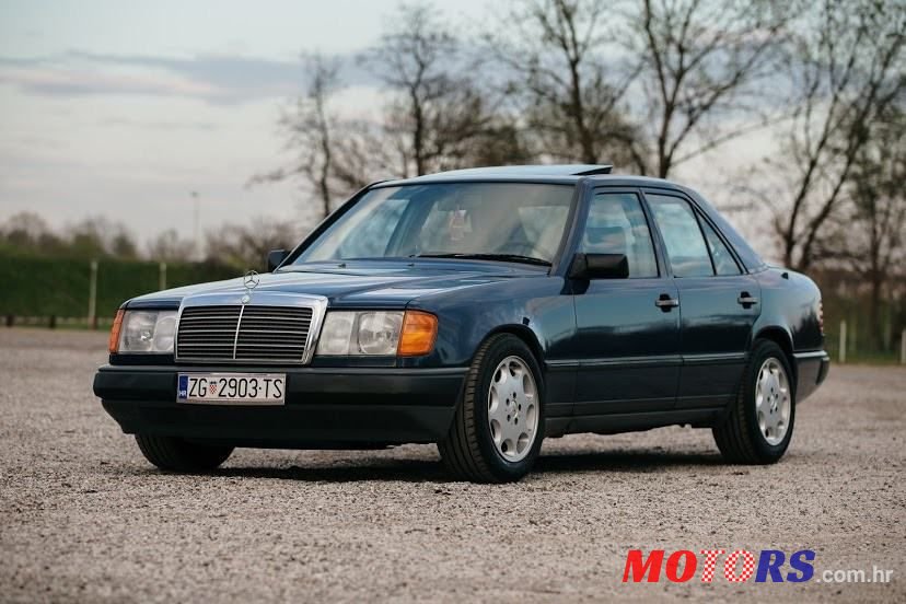 1987' Mercedes-Benz 124 260 photo #3