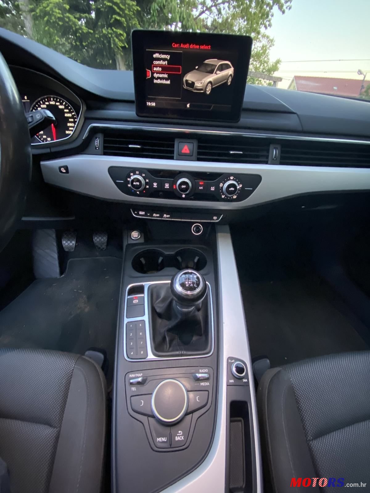 2017' Audi A4 Avant photo #3