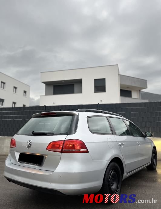 2011' Volkswagen Passat Variant photo #5