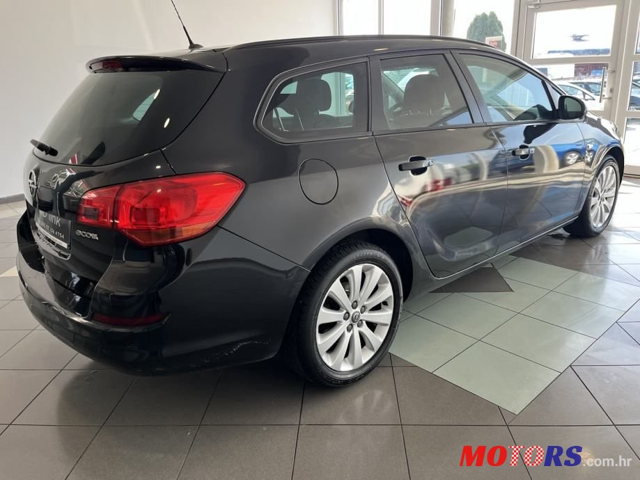 2011' Opel Astra Karavan photo #3