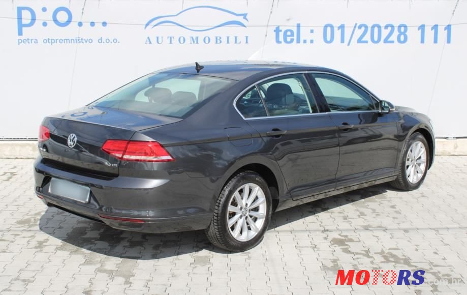 2017' Volkswagen Passat photo #6