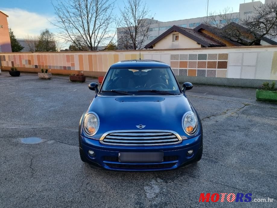 2009' MINI Cooper Cooper D photo #2