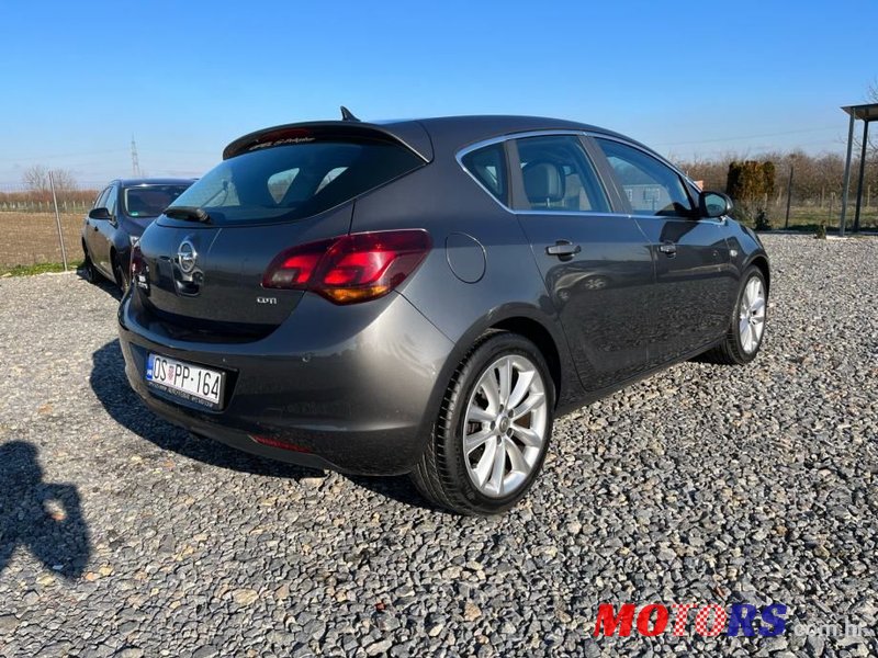 2010' Opel Astra 1,7 Cdti photo #2