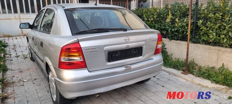2005' Opel Astra 1.4 16V photo #6