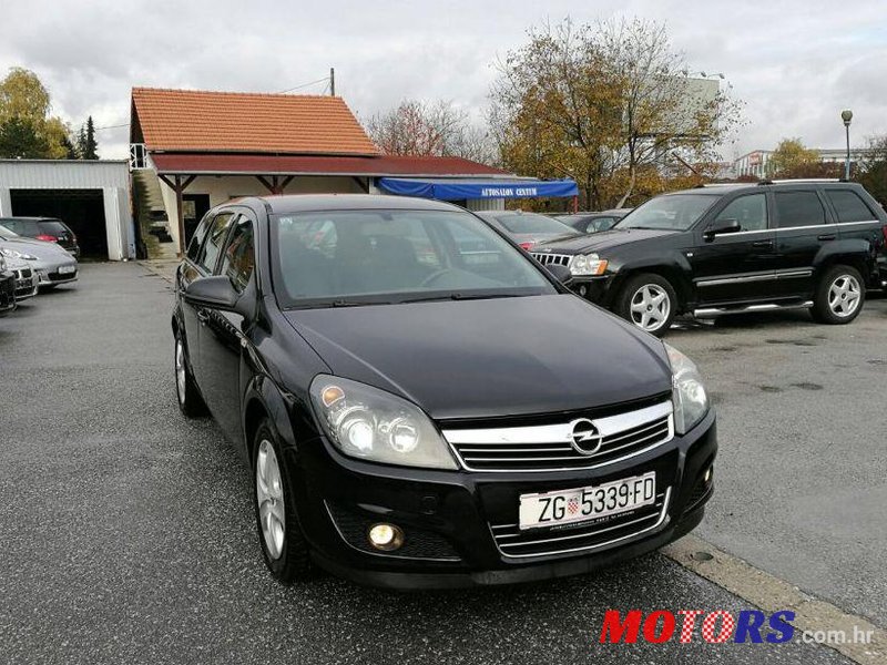 2010' Opel Astra Karavan photo #2