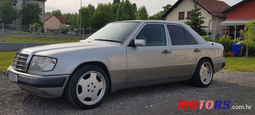 1993' Mercedes-Benz 124 300 D photo #1