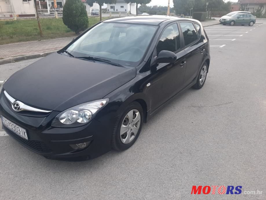 2011' Hyundai i30 photo #3