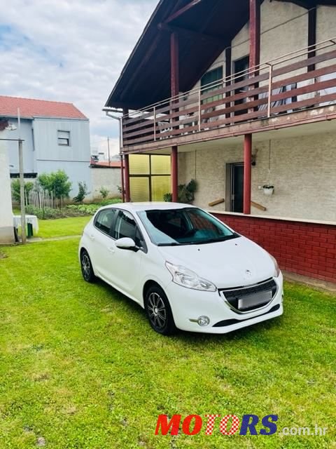 2013' Peugeot 208 photo #2