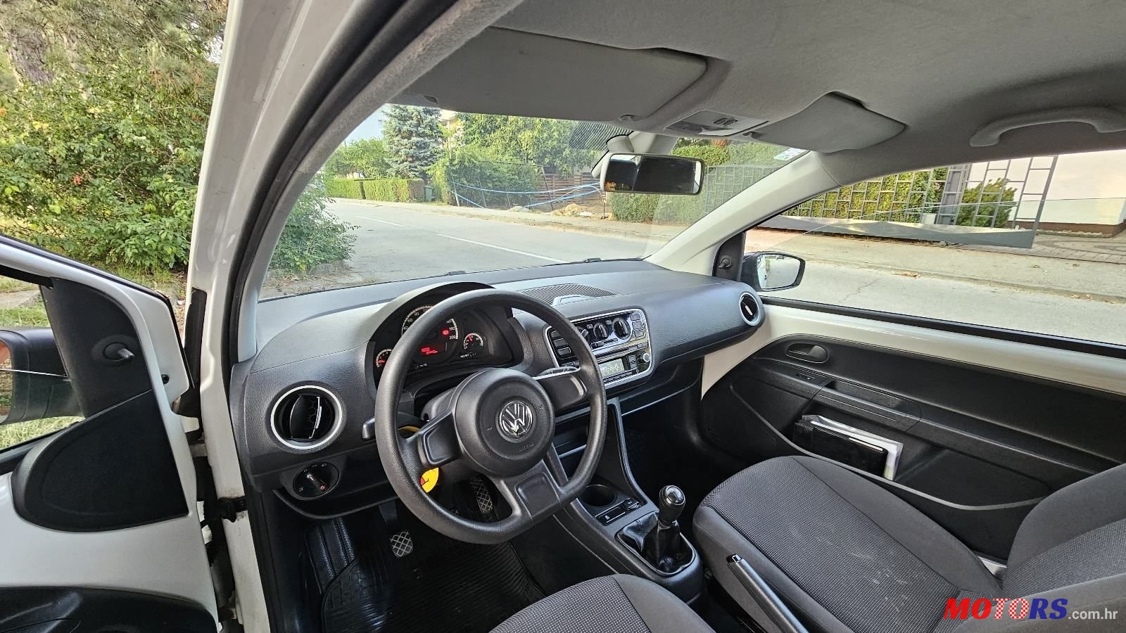 2013' Volkswagen Up! 1,0 Up! photo #5