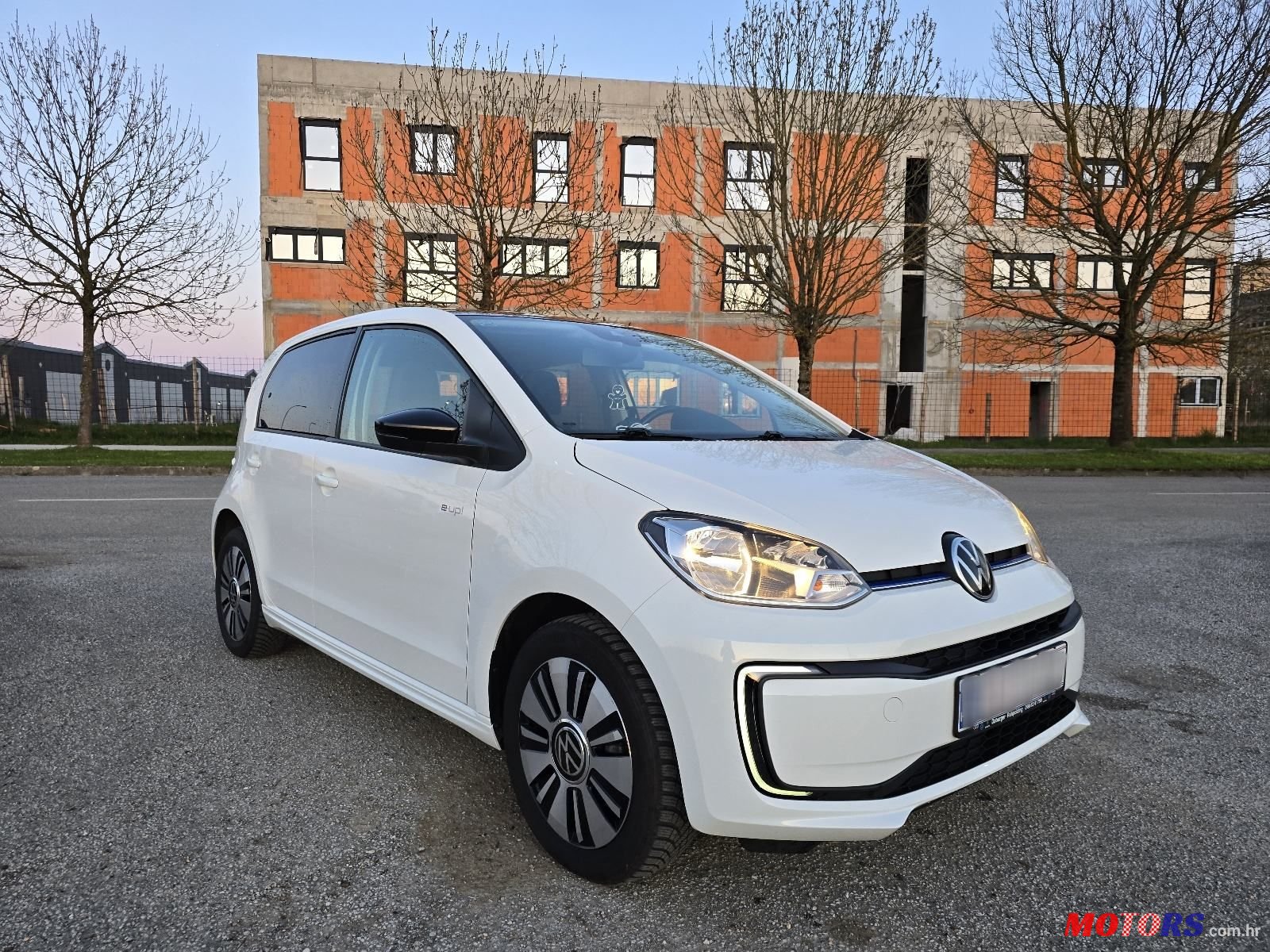 2020' Volkswagen Up! E-Up! photo #2