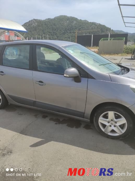 2012' Renault Scenic photo #4