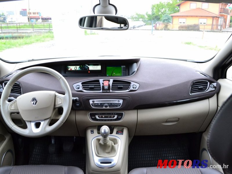 2011' Renault Grand Scenic photo #3