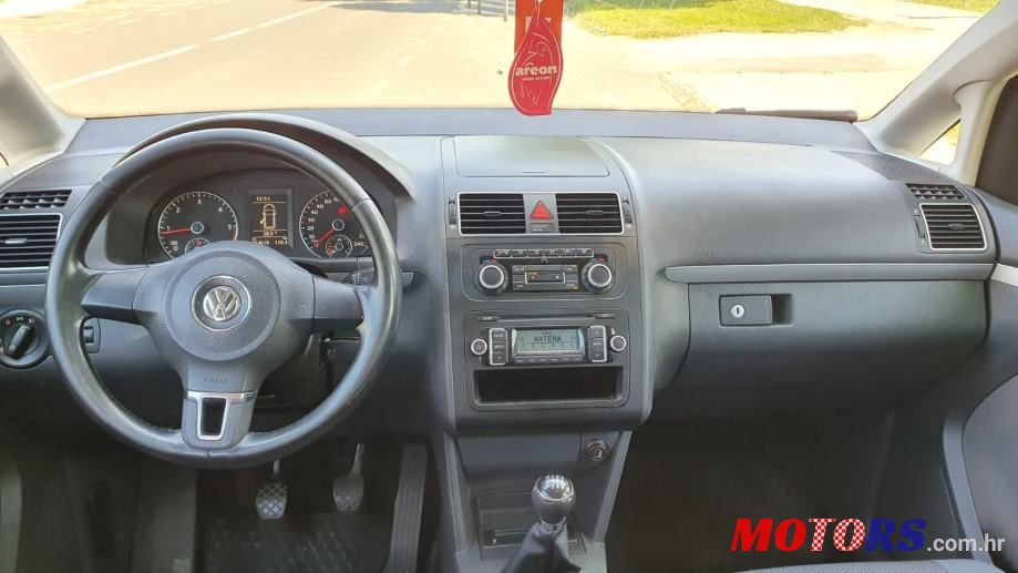 2011' Volkswagen Touran 1,6 Tdi photo #5