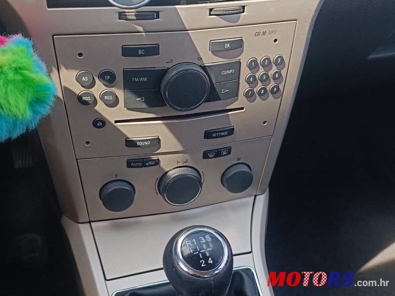 2008' Opel Astra 1,6 16V photo #1