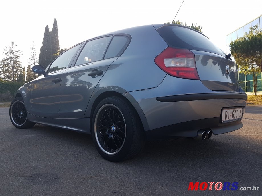 2004' BMW 1 Series 116i photo #2