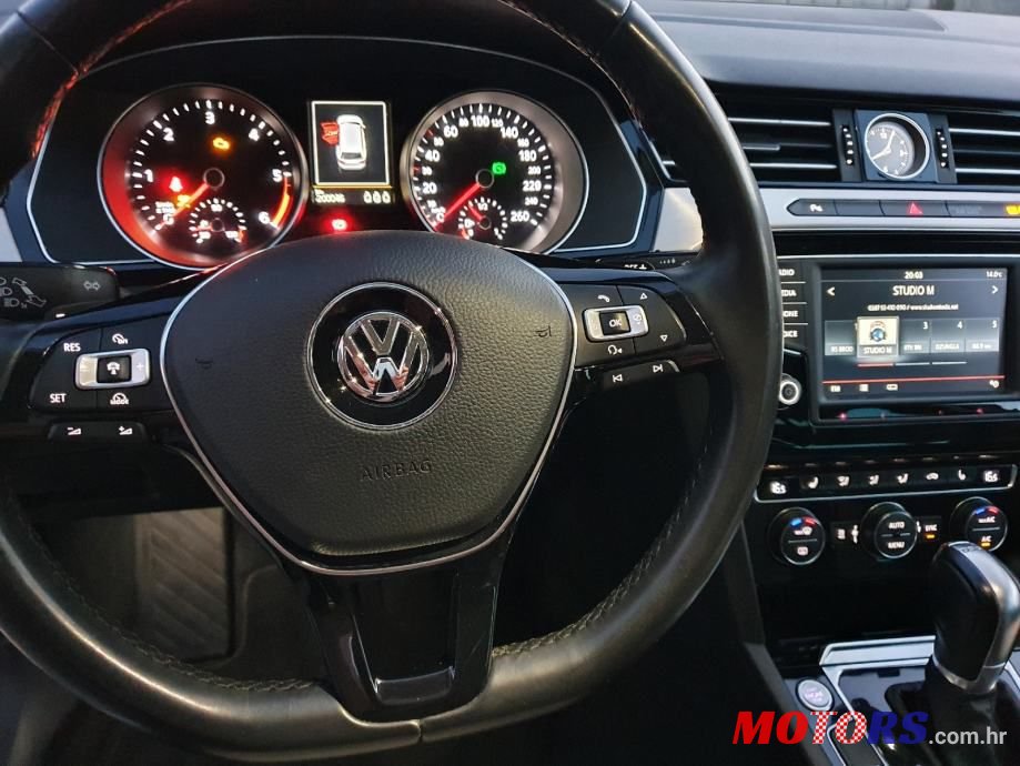 2015' Volkswagen Passat Variant photo #6