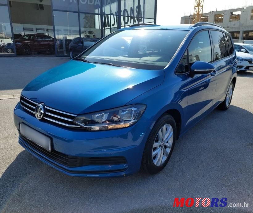 2017' Volkswagen Touran photo #2