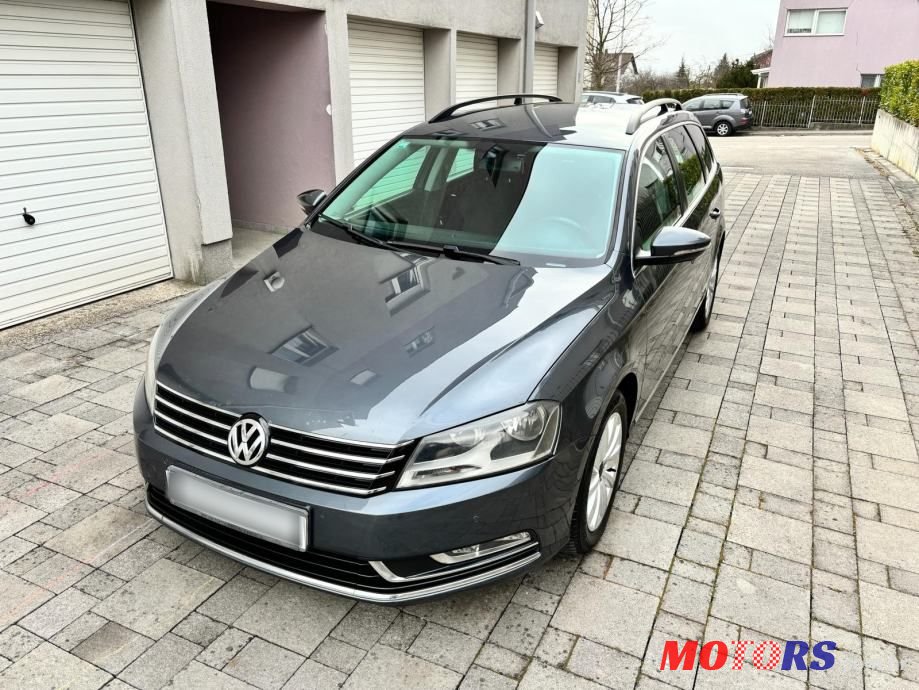 2011' Volkswagen Passat Variant photo #2