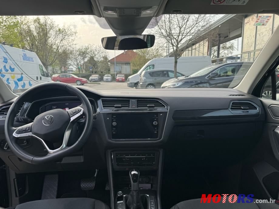 2023' Volkswagen Tiguan 2,0 photo #4